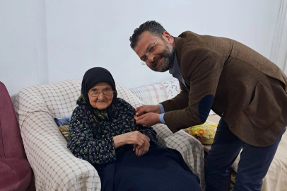 Bursa'da 94 yaşındaki Halime Teyze CHP’ye katıldı