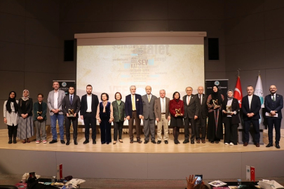 Üsküdar Üniversitesi “10. Yüksek İnsanî Değerler Ödülleri”   sahiplerini buldu!