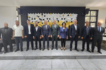 Gölcük'te siyasi parti başkanları istişarede