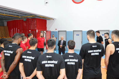 Gebze'de Başkan Büyükgöz'den Efeler'in antrenmanına ziyaret