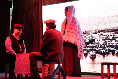 Mudanyalı tiyatrocular 'Mübadil Öyküleri' ile Adalar'da