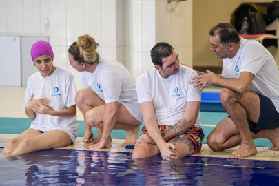 İzmir'de suyun iyileştirici gücüyle engeller aşılıyor