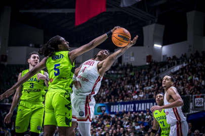 Tofaş play-in serisinde öne geçti