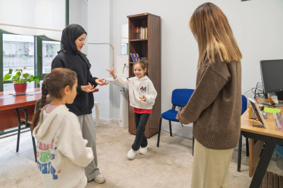İzmir’de renkli harfler projesi ile çocuklara kitaplı destek