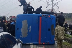 İstanbul'da cezaevi nakil aracı devrildi: 19 yaralı