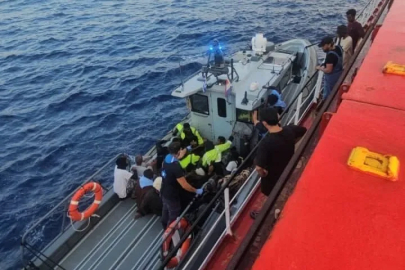 Türk bayraklı gemi 48 düzensiz göçmeni kurtardı