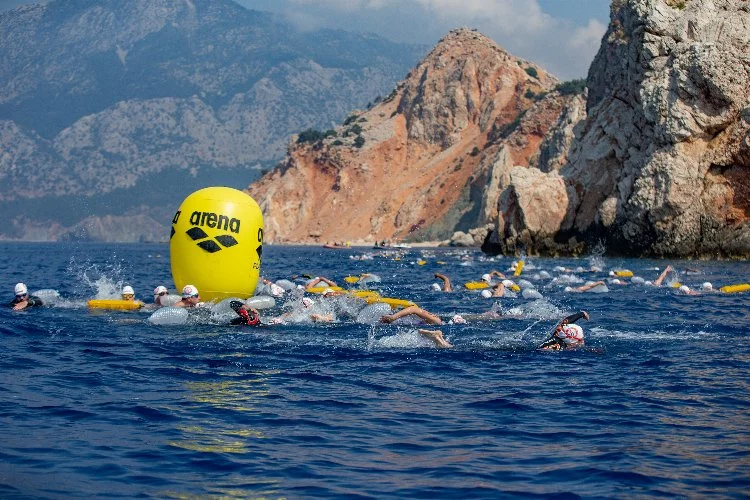 Antalya Kemer'de yüzme şampiyonları belli oldu 