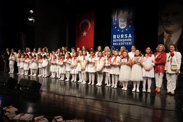 Çocukların geleceği için Bursa’da sahneye çıktılar