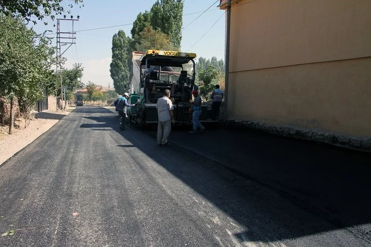 Kayseri Talas'tan Örencik'te asfalt çalışması