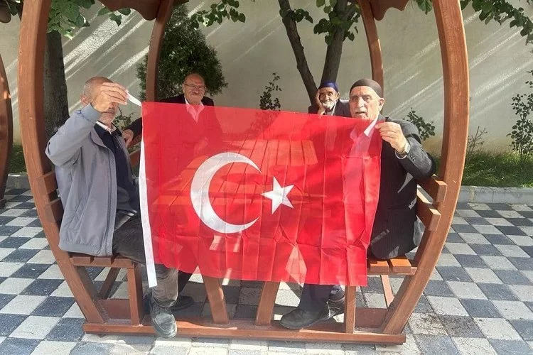 Kocaeli Dilovası Türk bayrakları ile donatıldı