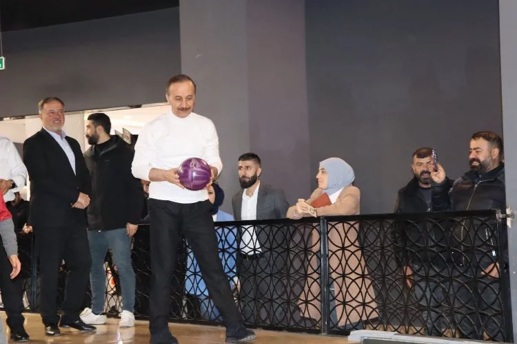 Mardin'de Başkan adayı Erin bowlingde hünerlerini sergiledi